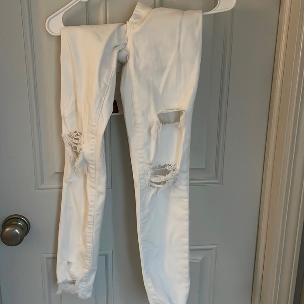 American Eagle white ripped skinny jeans